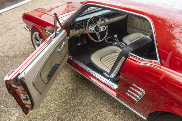 Bronze-Coupe-PUB104D_39 Bronze-Coupe-PUB104D_39