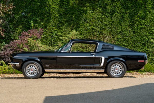 PV8 1968 Ford Mustang GT -011 PV8 1968 Ford Mustang GT -011