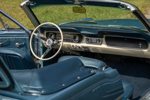 PV833 1965 Ford Mustang Convertible -73 PV833 1965 Ford Mustang Convertible -73